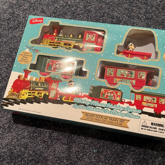 Disney Mickey Mouse Christmas Holiday Train 12 piece set - Picture 1 of 6